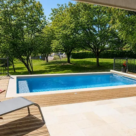 Сasa de vacaciones A L'ombre Des Noyers Piscine Chauffée Groléjac